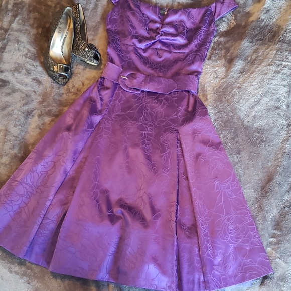 Purple Satin Rose le Chateaux Dress - Picture 1 of 3